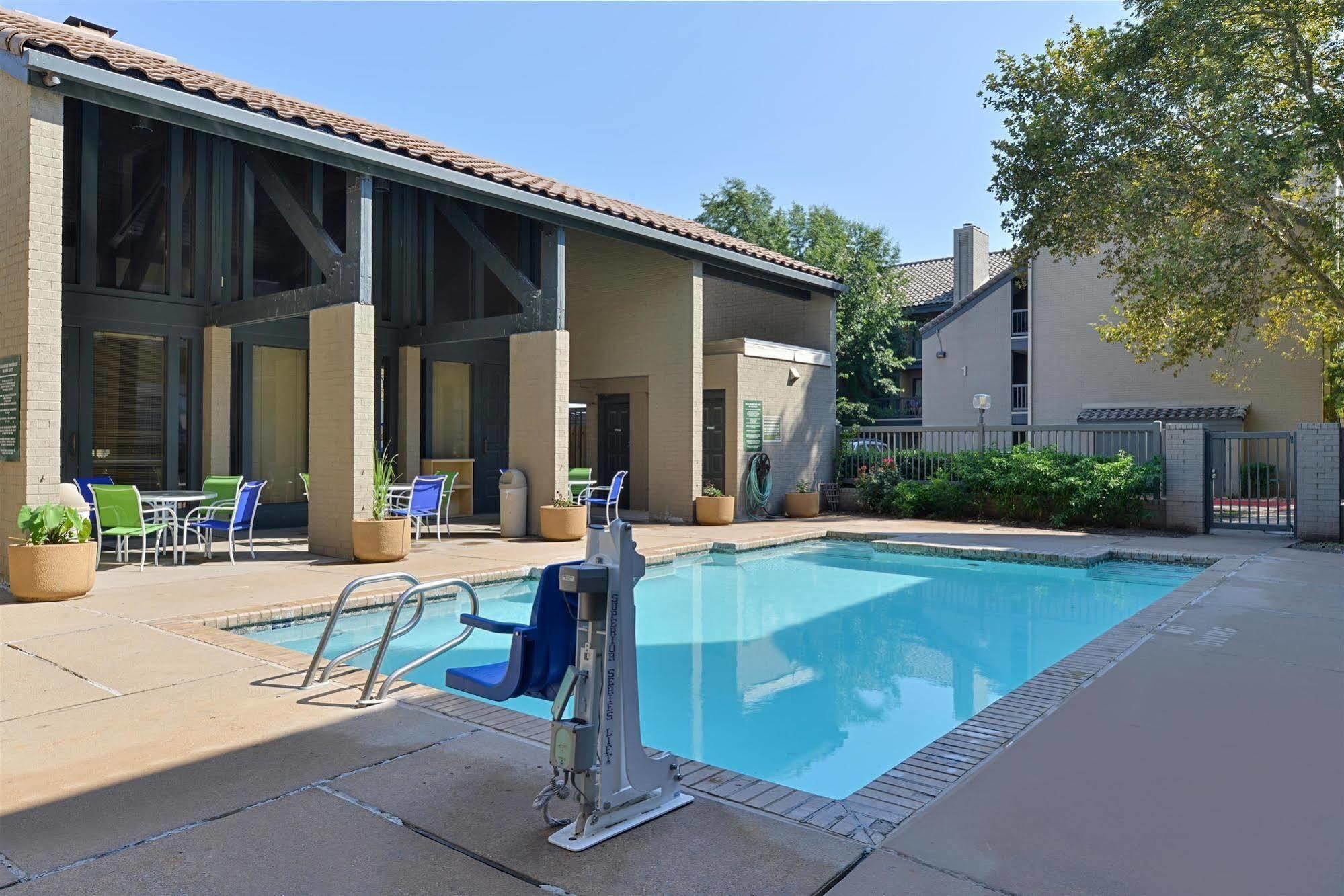 Americas Best Value Inn & Suites Extended Stay - Tulsa Exterior foto
